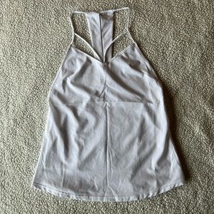 Under Armour White Athletic Top Size Medium